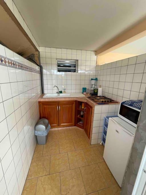Studio « Ti Thon » Avec Vu Magnifique Sur La Montagne Du Vauclin Appartement Le Vauclin Buitenkant foto